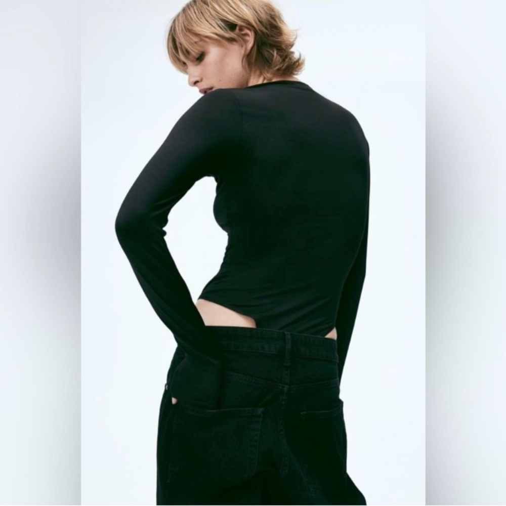 H & M V-Neck Bodysuit Long Sleeve Black, Size Medium - Picture 3 of 7